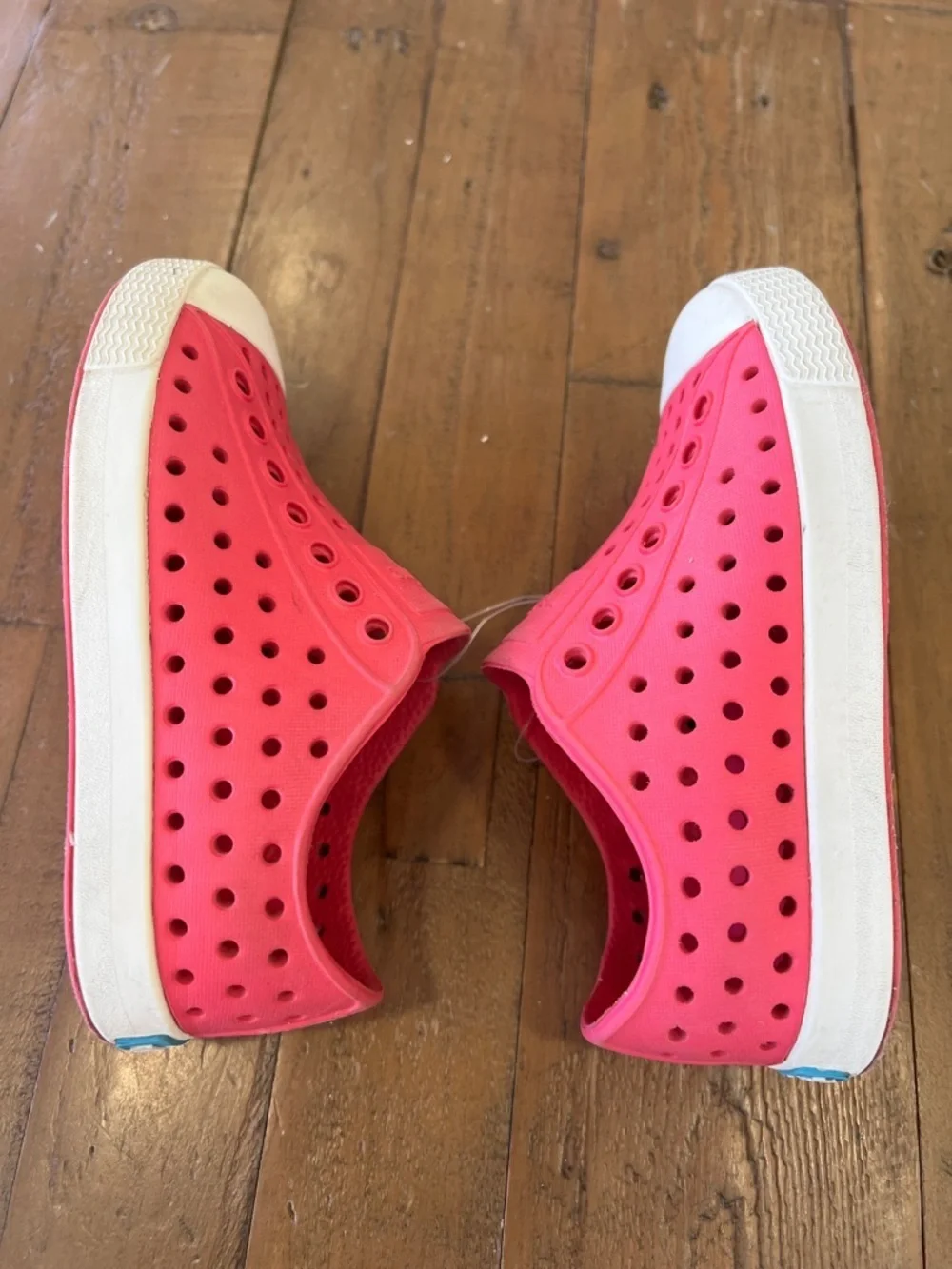 Native Jefferson bright pink slip on waterproof sneaker sandals girls 8